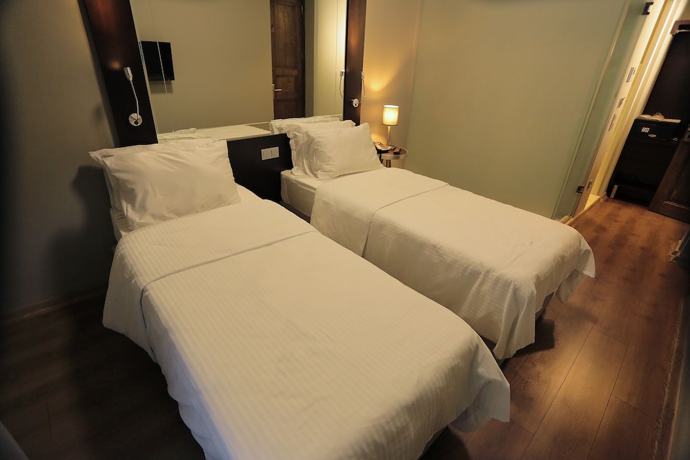 Ferman Pera Hotel 17/65