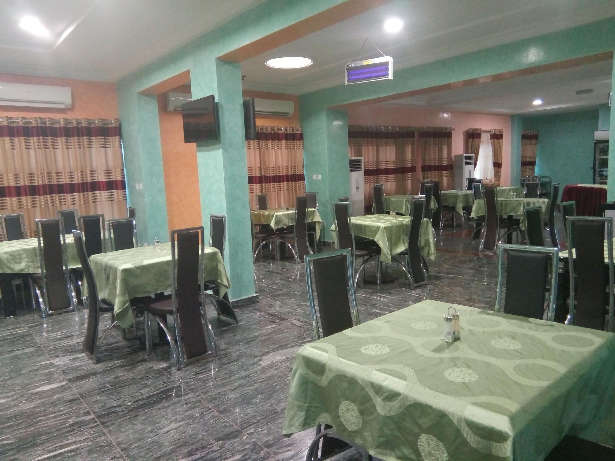 Ozom Hotel 17/29