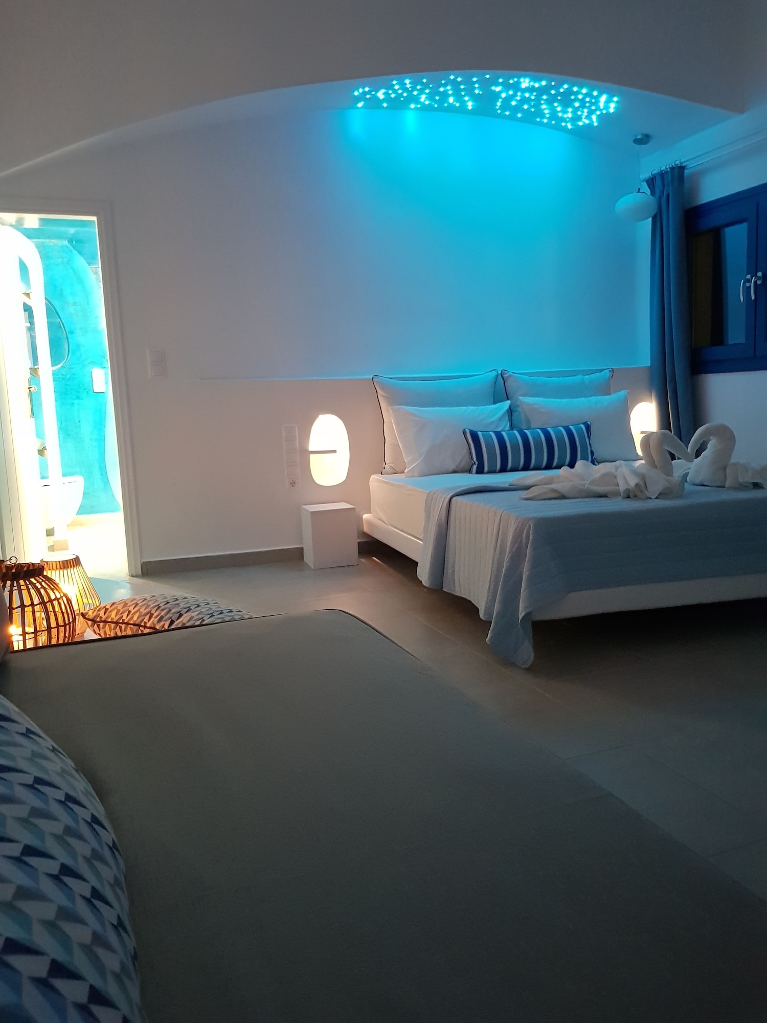 غرفة ديلوكس بسرير مزدوج بإطلالة على البحر مع أريكة بجاكوزي، Amera Suites 8/10