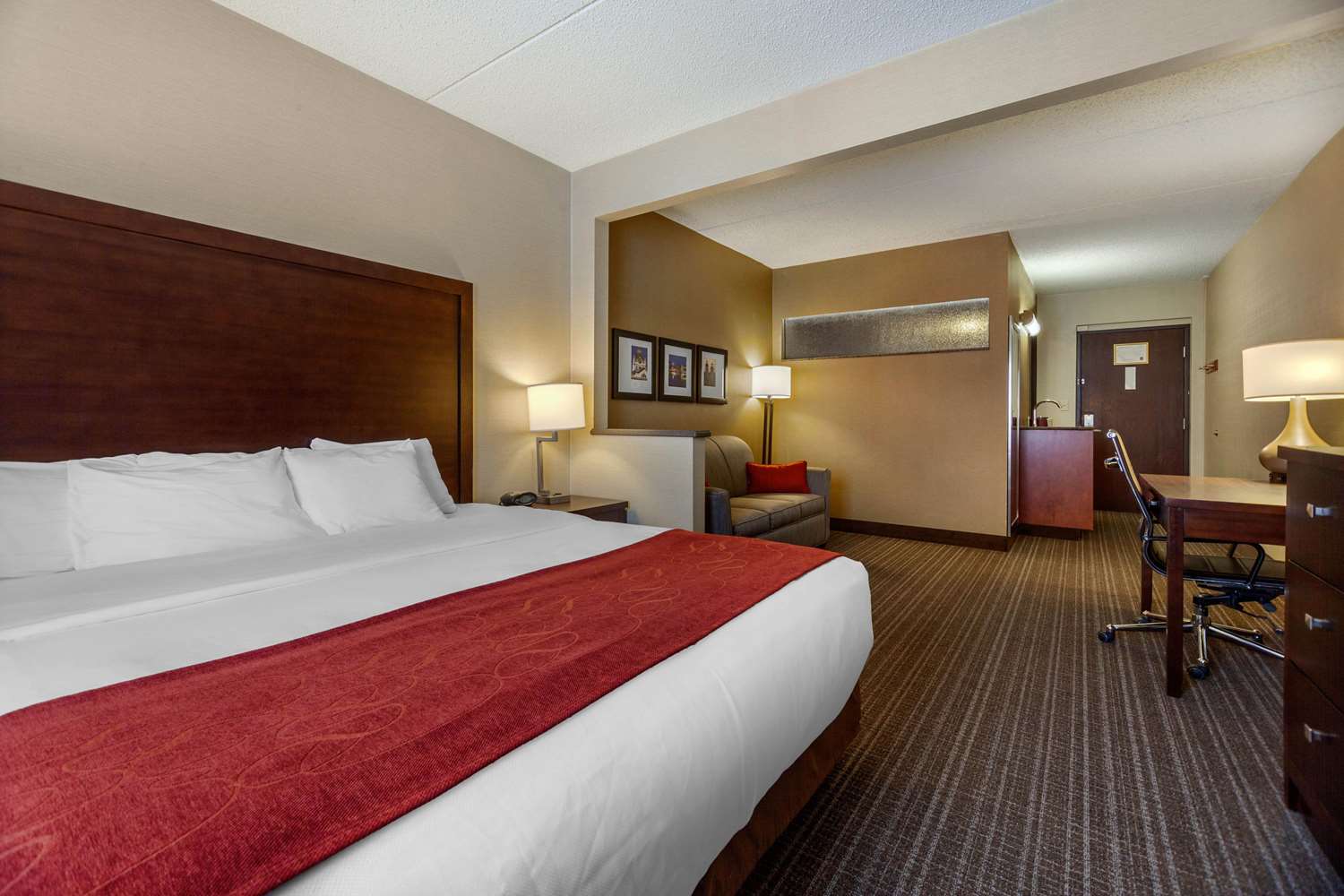 SUITE, KING BED