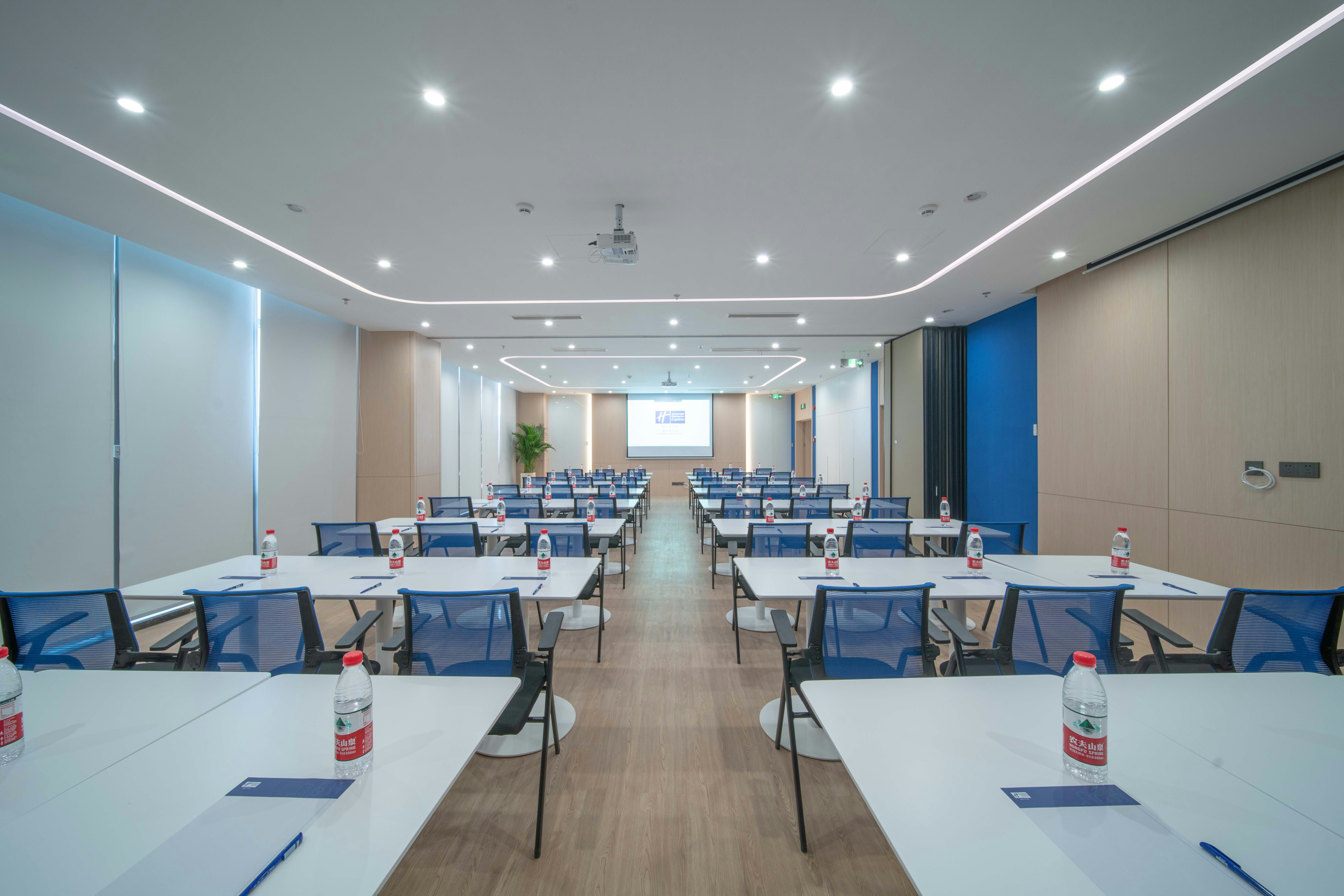 Holiday Inn Express Nanjing Happy Valley 35/40