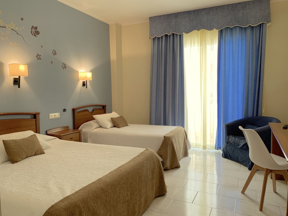 Hotel Llansola 32/67