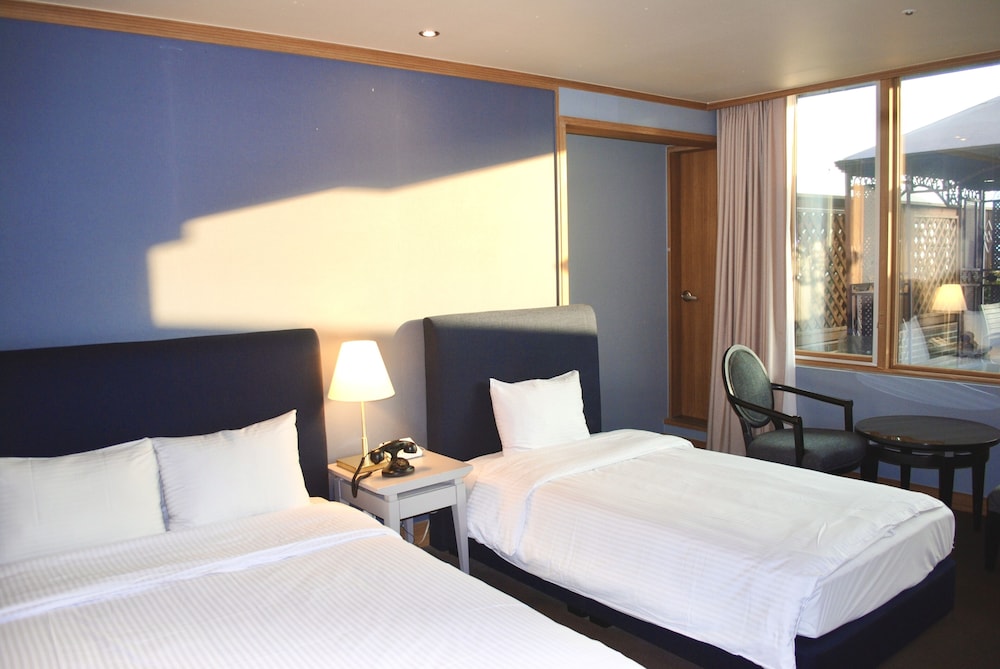 Queen Vell Hotel Wedding 23/63