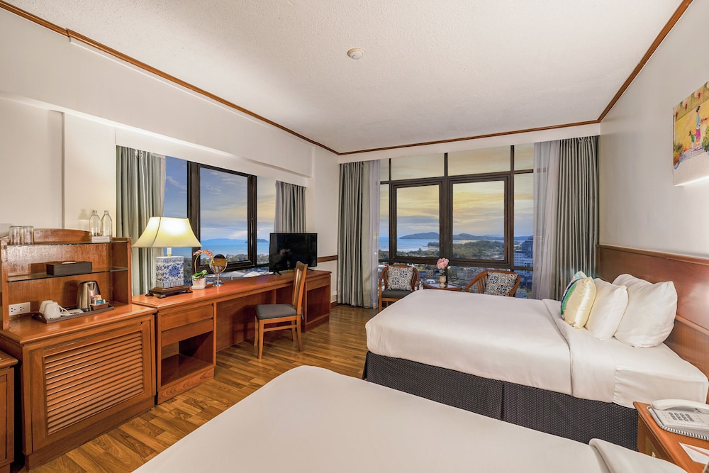Premier Deluxe Partial Sea View