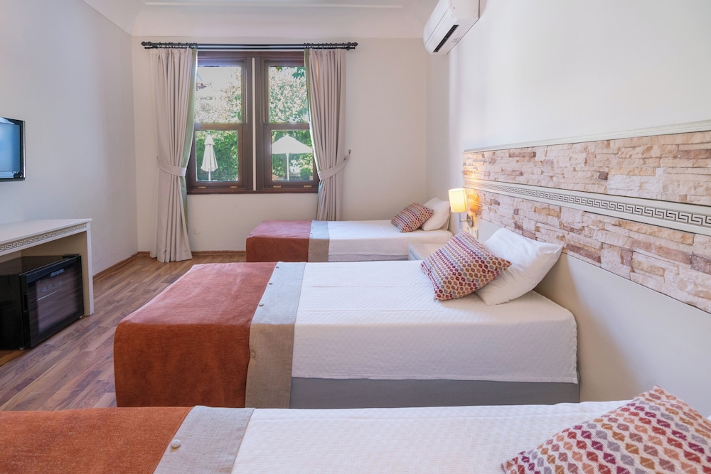 ROOM, TRIPLE, 3 BEDS