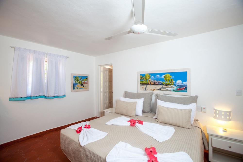 Los Corales Beach Village 33/73