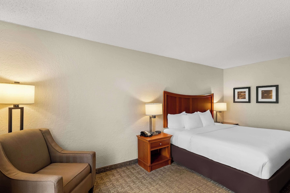 ROOM, QUEEN BED, ACCESSIBLE
