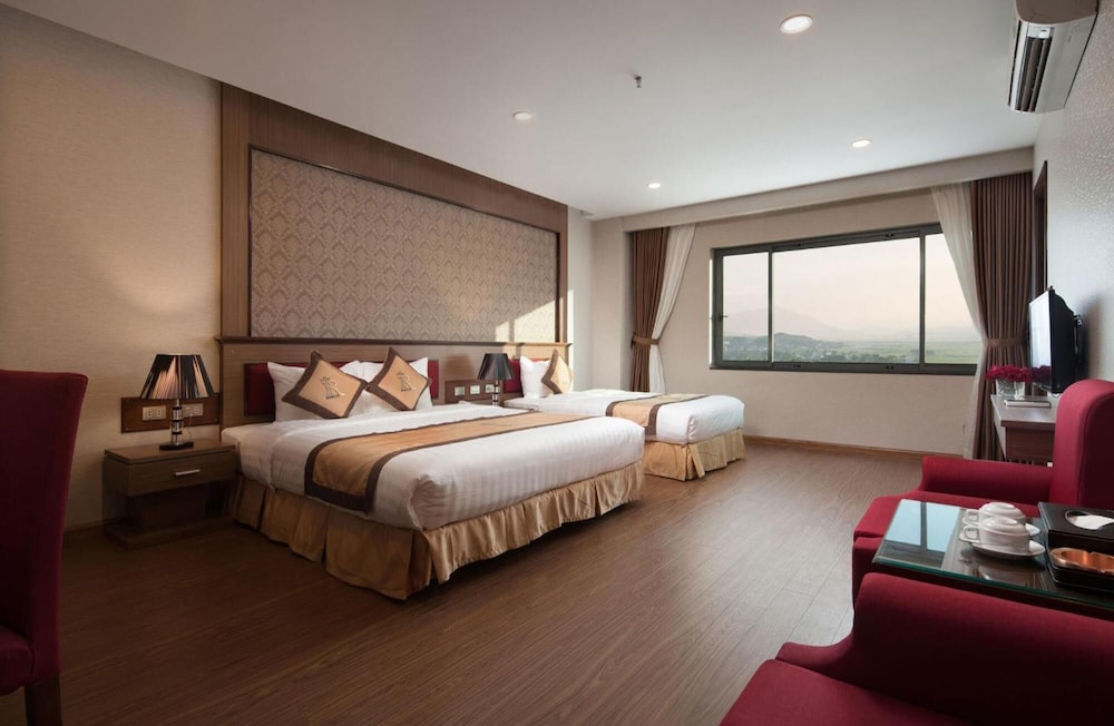 Royal Palace Hotel 10/48