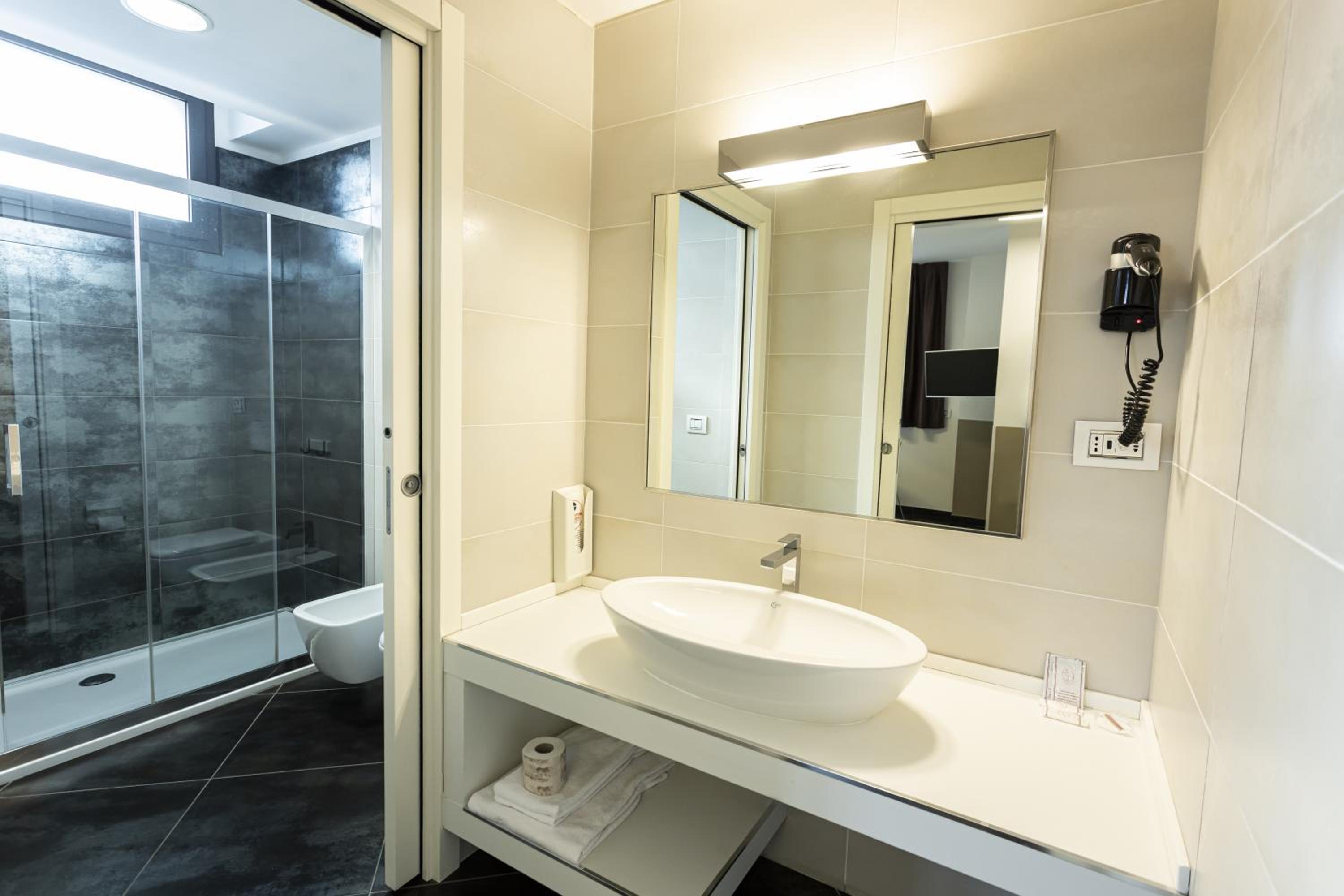 غرفة ثلاثية، 57reshotel Orio 4/10