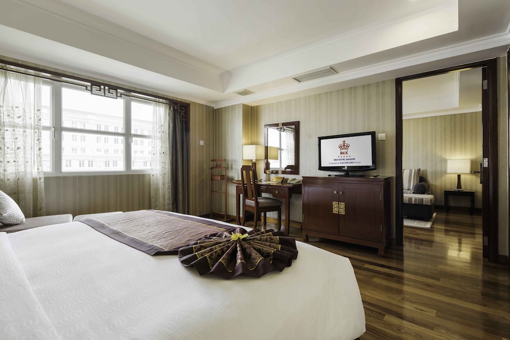 GOVERNOR, EXECUTIVE, SUITE, KING BED