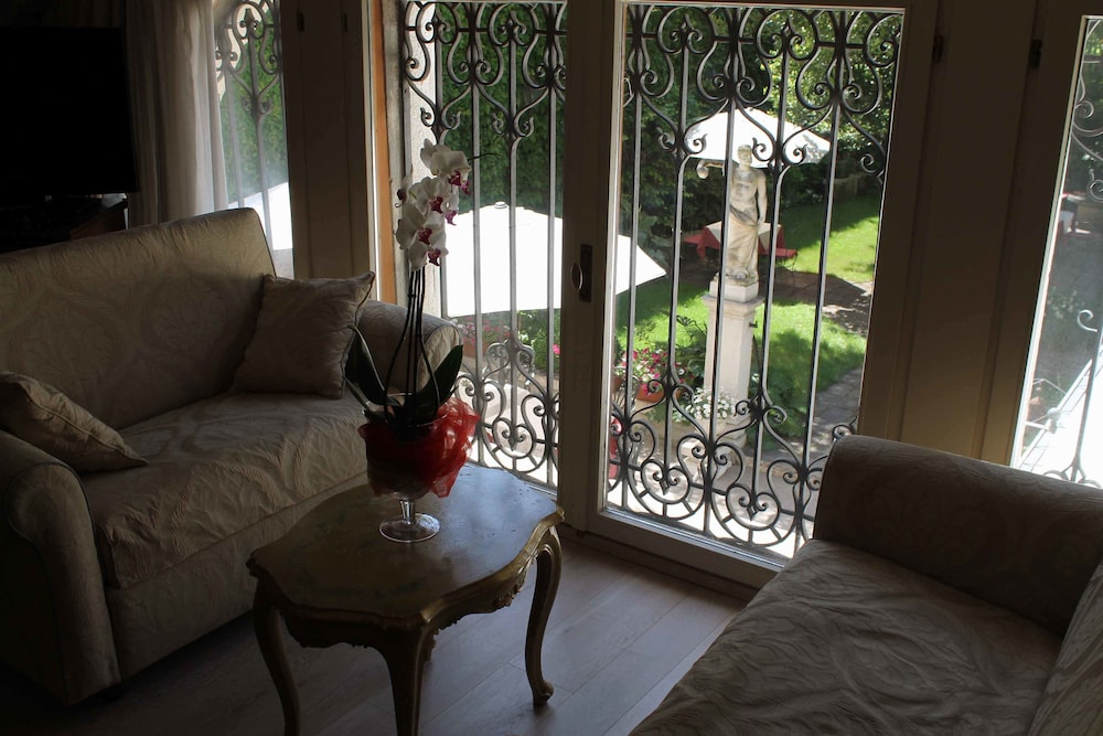Hotel Palazzo Abadessa 37/50