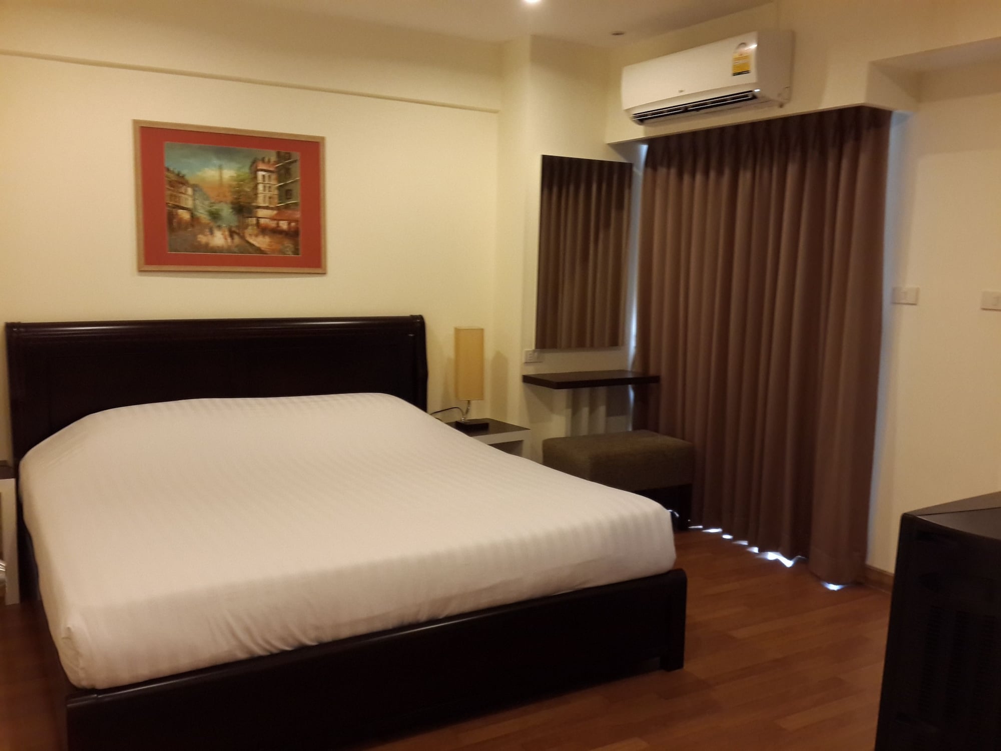 2 BEDROOMS, SUITE