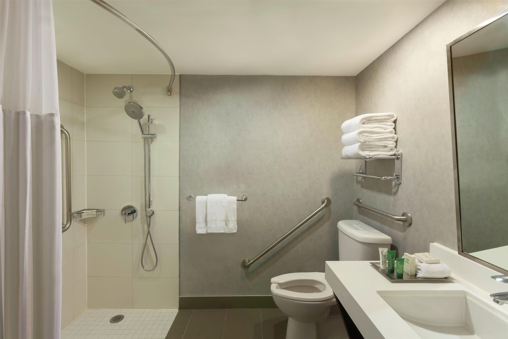 غرفة بسريرين مزدوجين لذوي الإعاقة، Hilton Toronto Airport Hotel & Suites 4/4