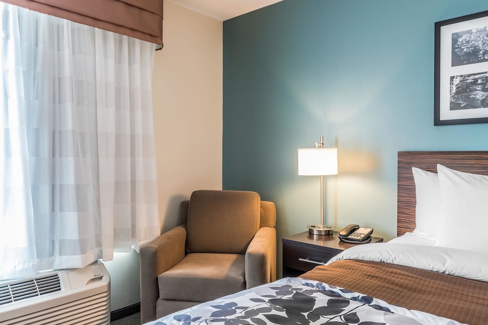 Sleep Inn & Suites Cumberland 24/53
