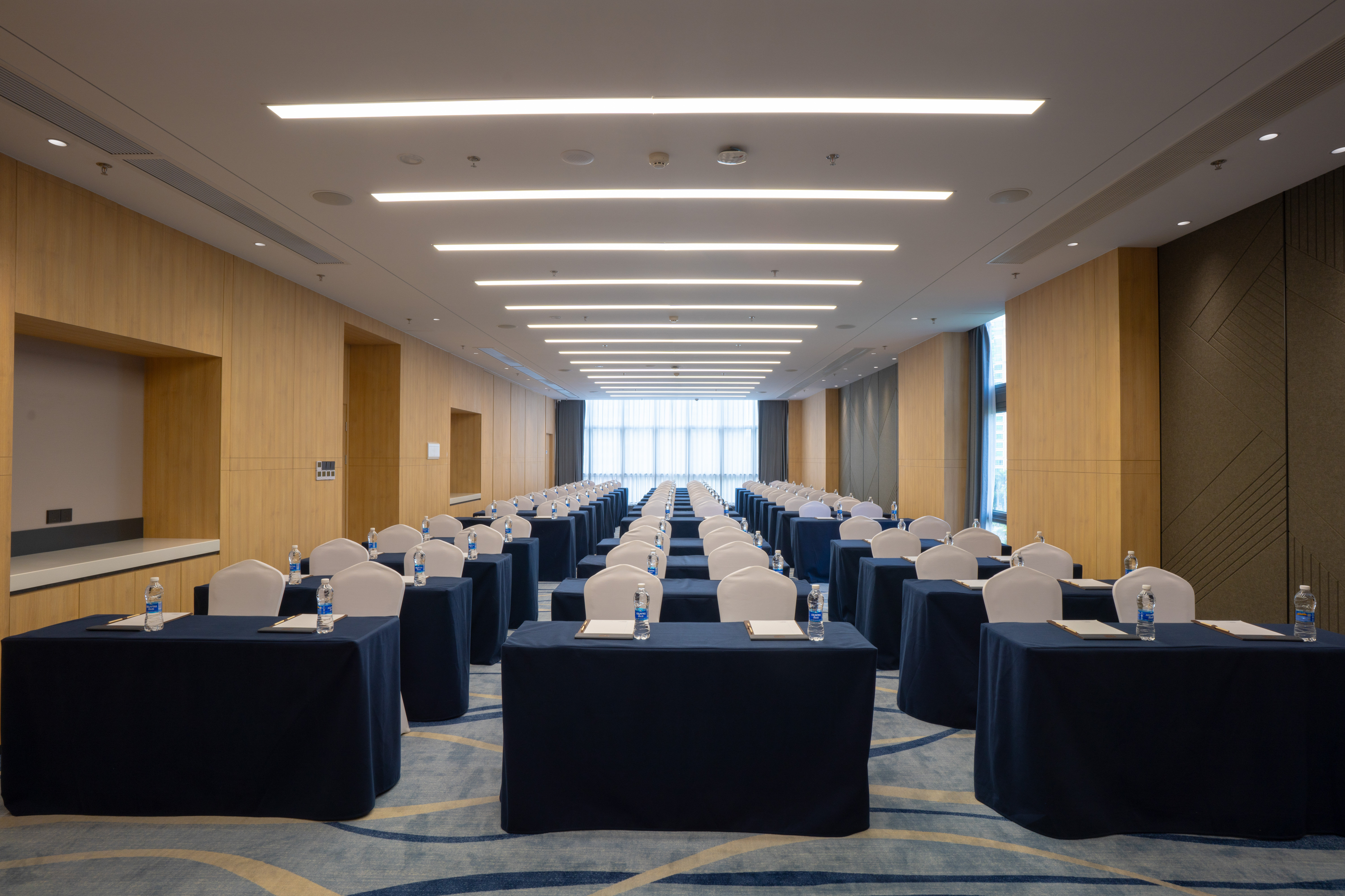 Holiday Inn Express Guangzhou Panyu Dashi 39/45