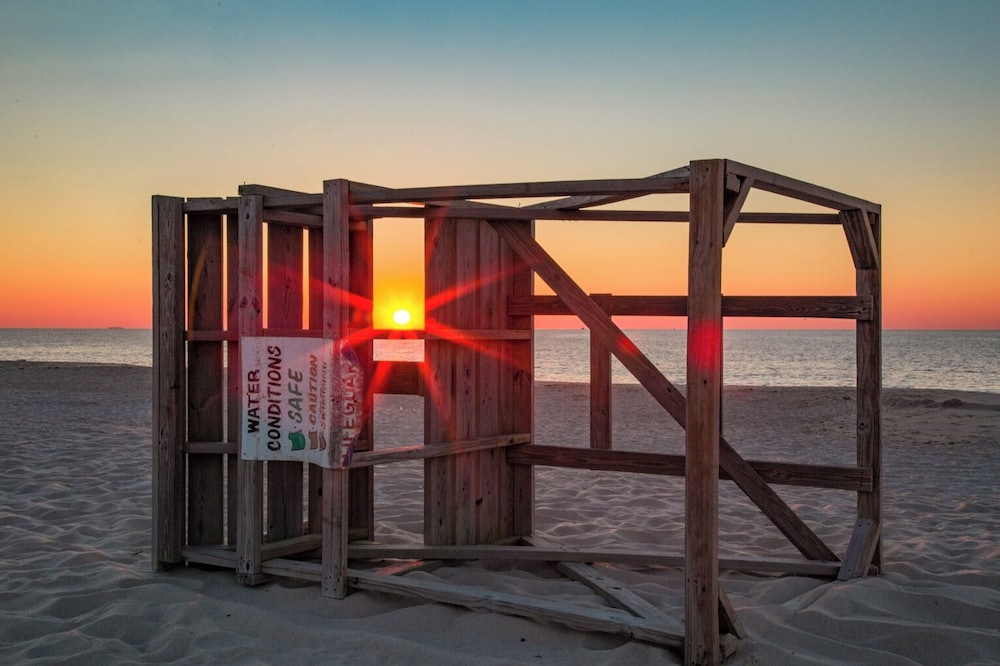 The White Sands Oceanfront Resort & Spa 63/70