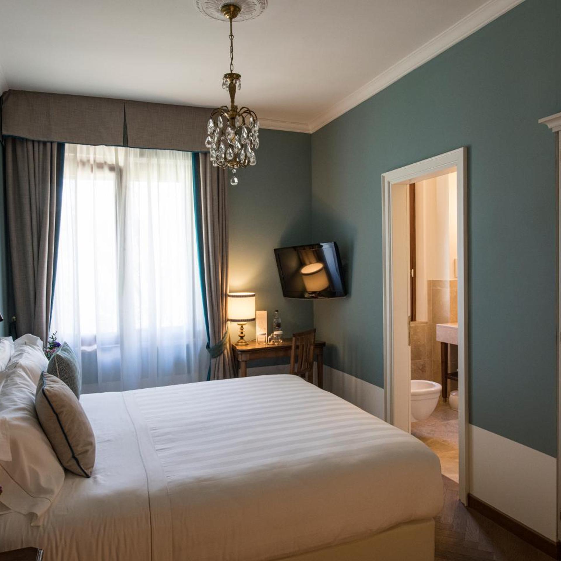 Room, Double or Twin Bed, with View