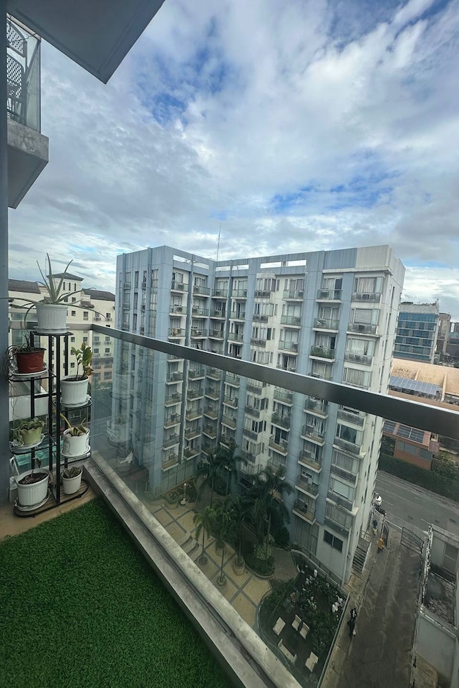 PRS at One Palm Tree Villa near Airport 8/60