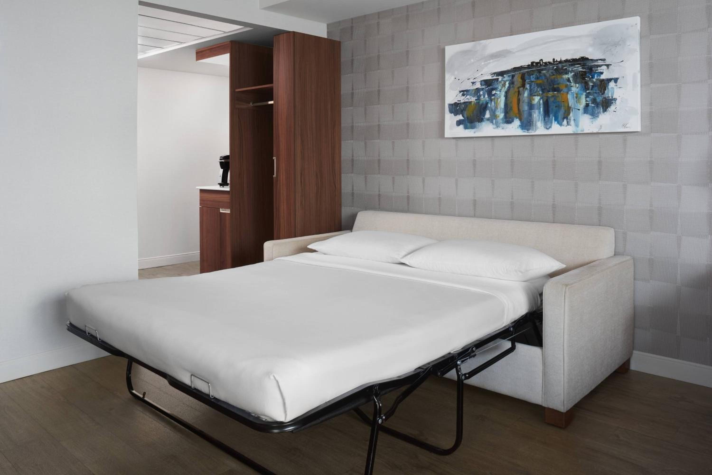 Room, 2 Queen Beds, Water View