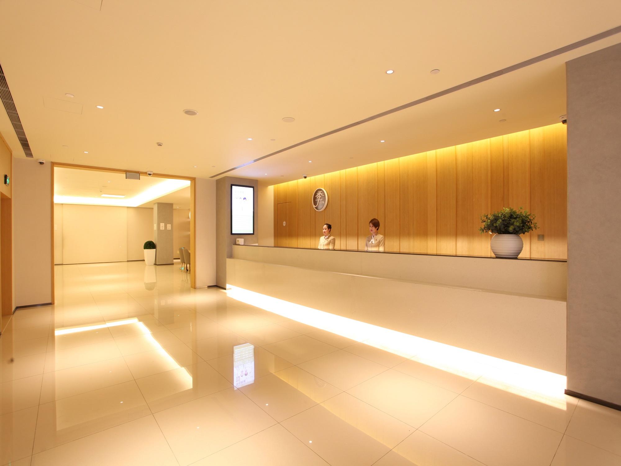 Ji Hotel (Shanghai Tiantong Road) 3/33