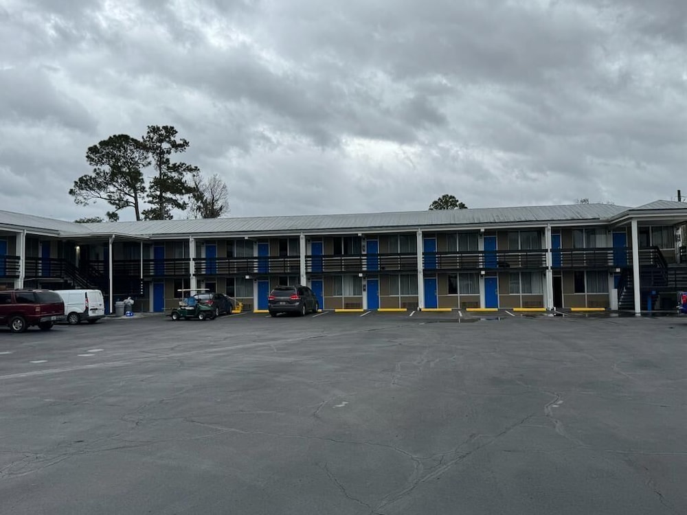Gator Lodge 1/30