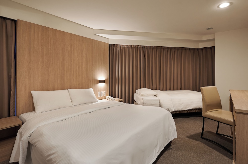 SUPERIOR, TRIPLE, MULTIPLE BEDS