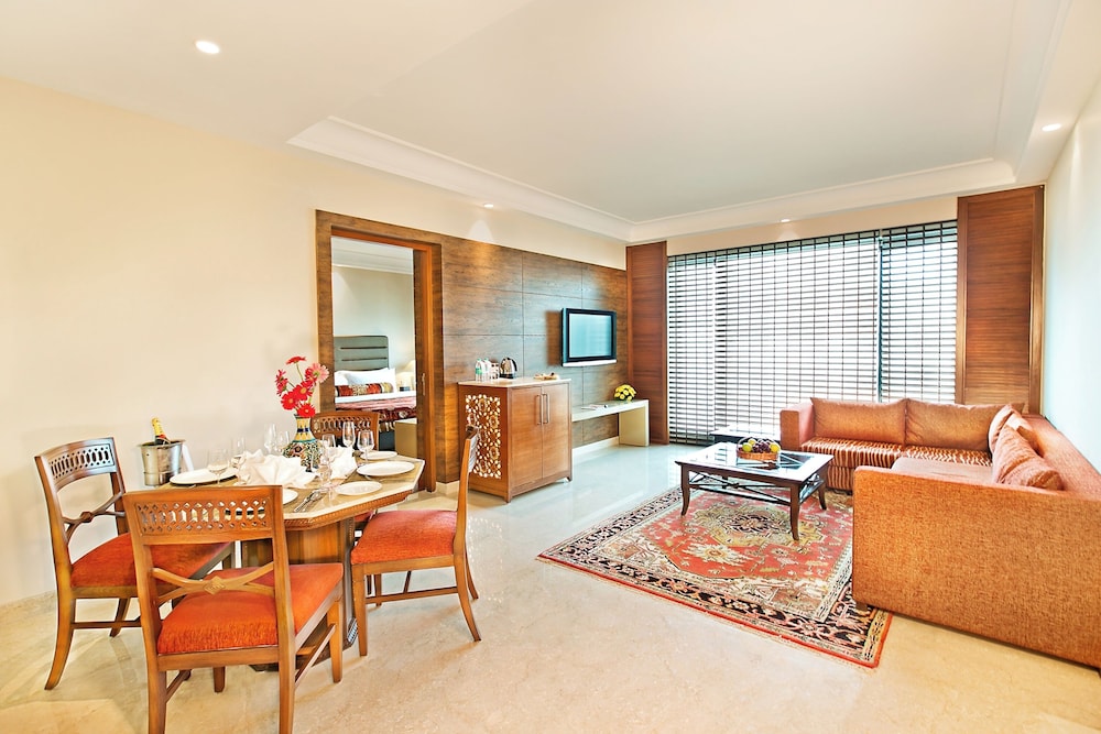 THE LALIT JAIPUR 33/50