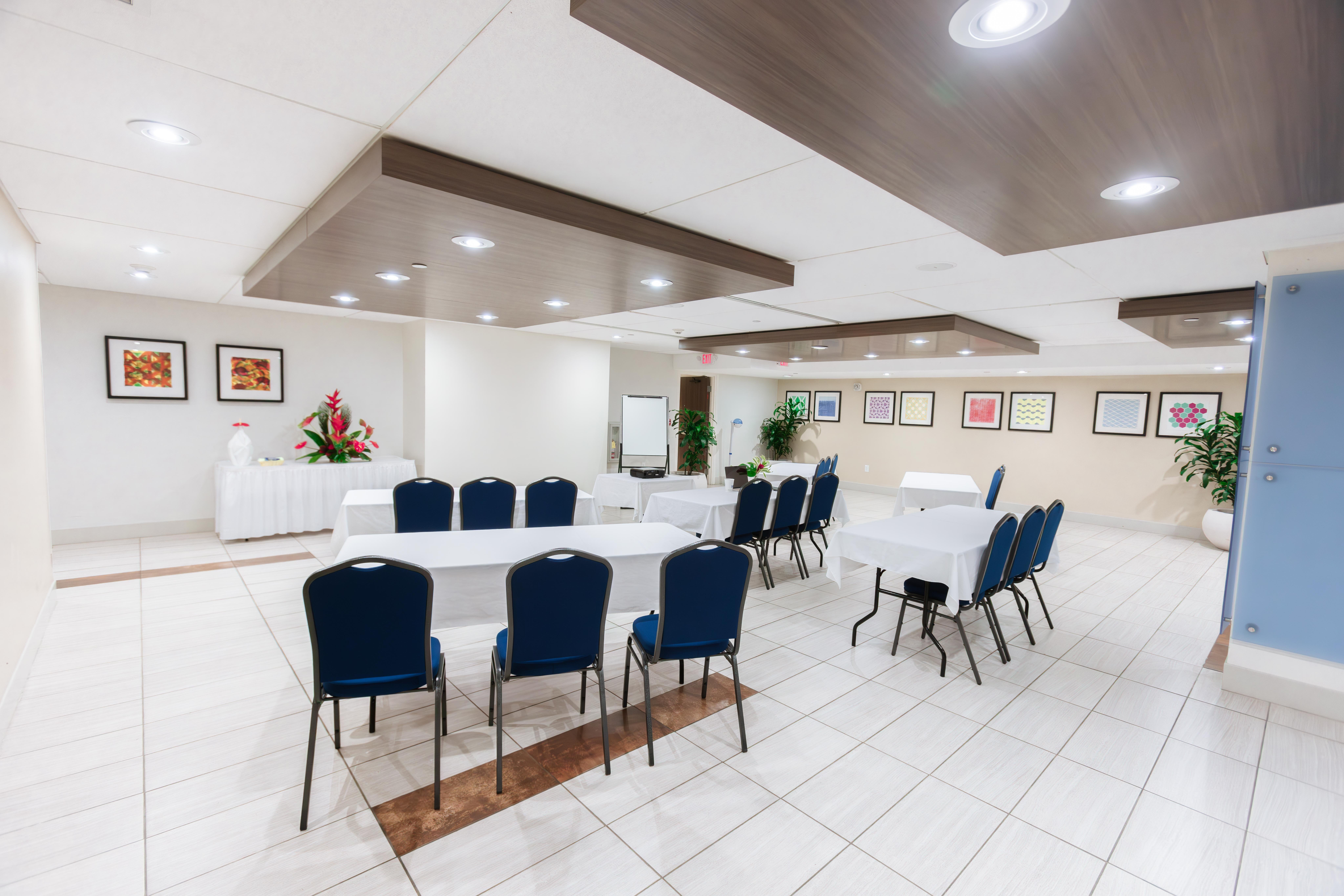 Holiday Inn Express Waikiki 53/77