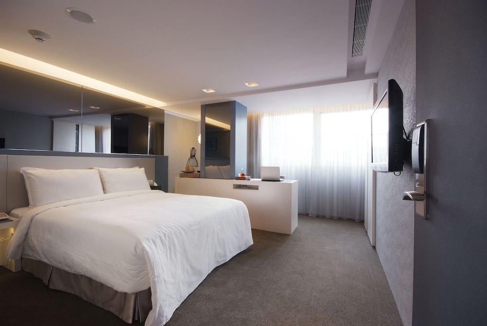 Forward Hotel Nangang 35/70