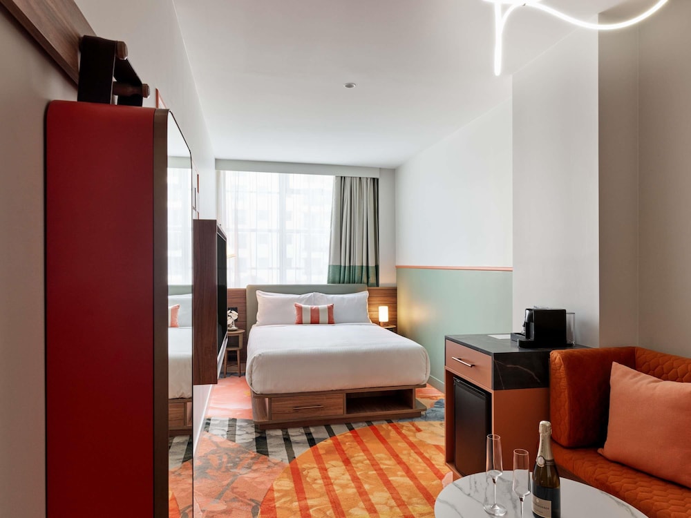 The Clarence Hotel Sydney 13/41