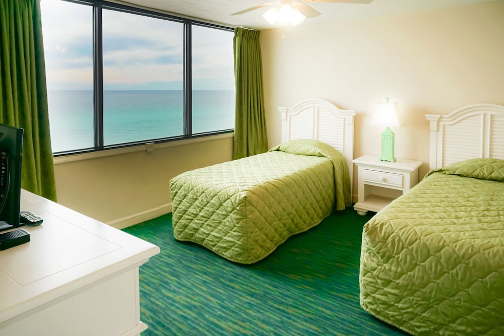 Landmark Holiday Beach Resort 12/34