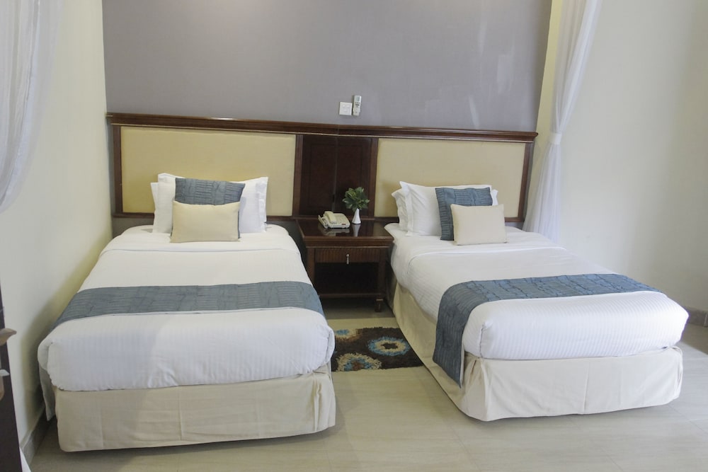 2 BEDROOMS, SUITE