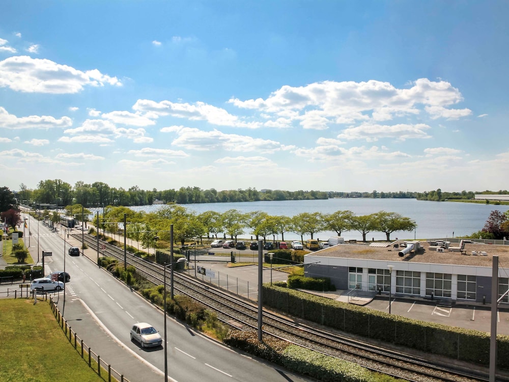 Ibis Bordeaux Lac 3/70