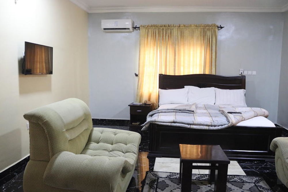 EMROSY HOTELS AND SUITES 28/50