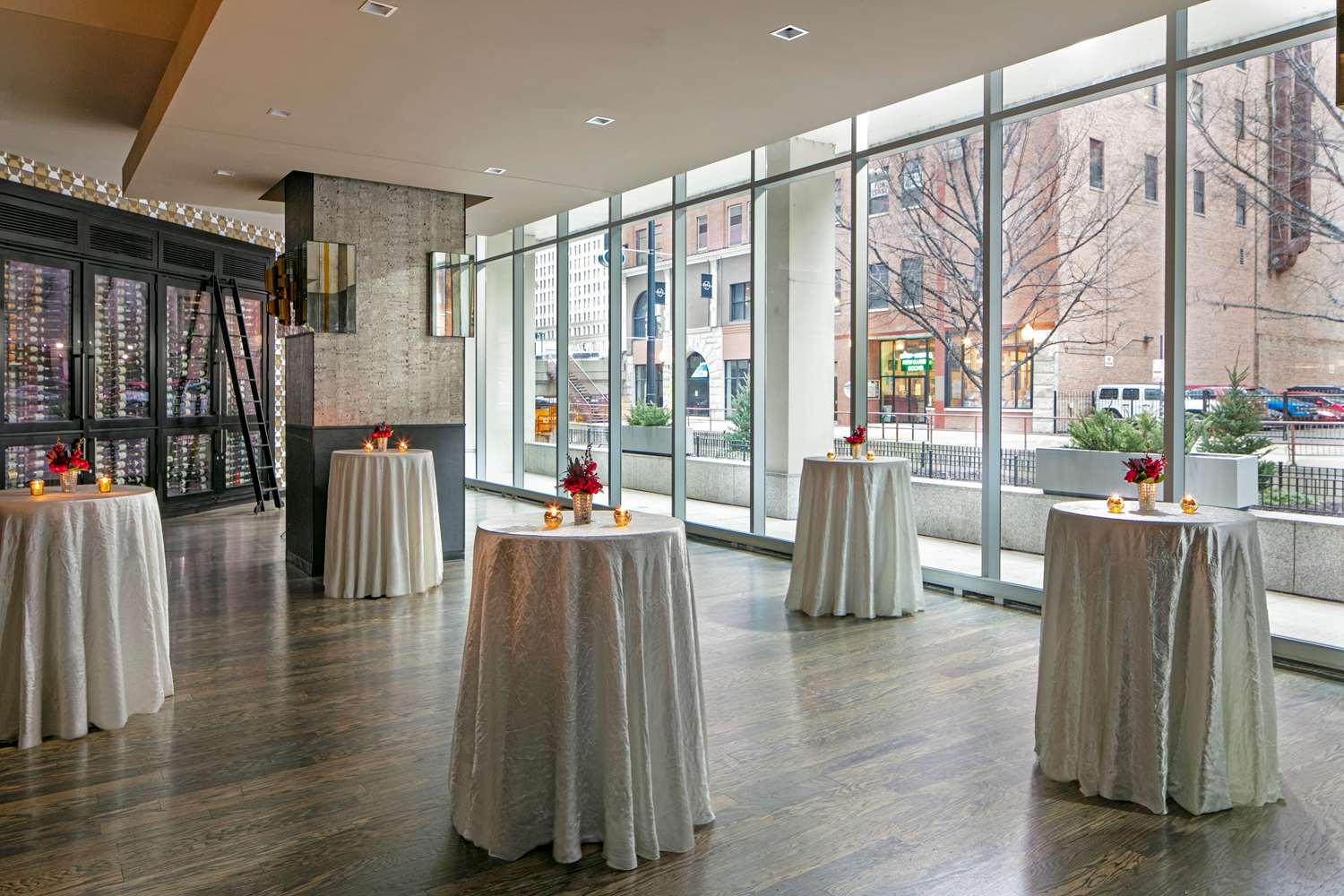 Hotel 505 River North 41/75