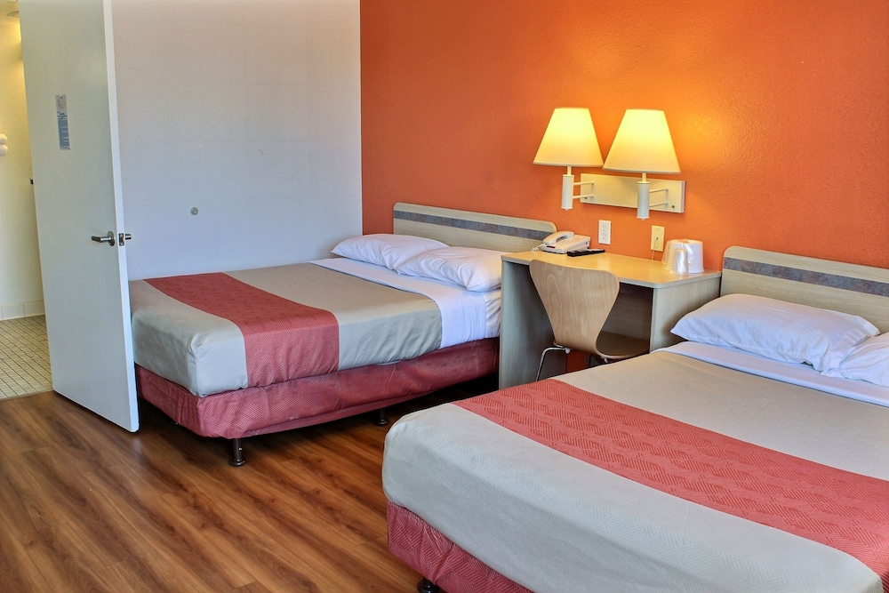 Motel6 Coalinga, CA - East 22/45