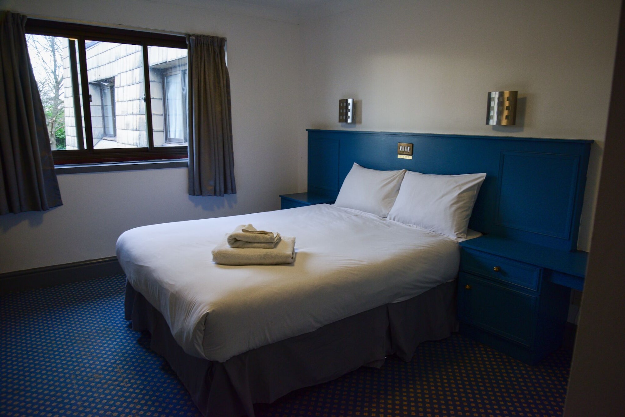 غرفة قياسية بسرير مزدوج