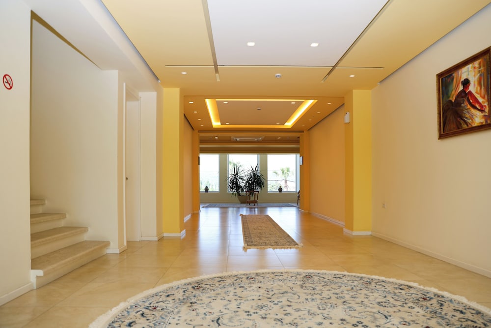Grand White City Hotel 11/41