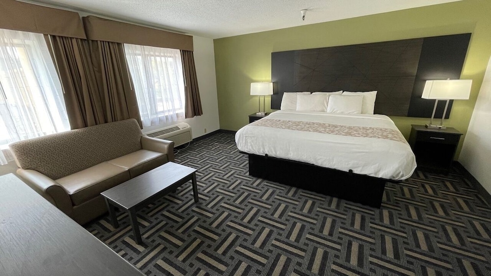 La Quinta Inn and Suites by Wyndham Cincinnati North 13/38