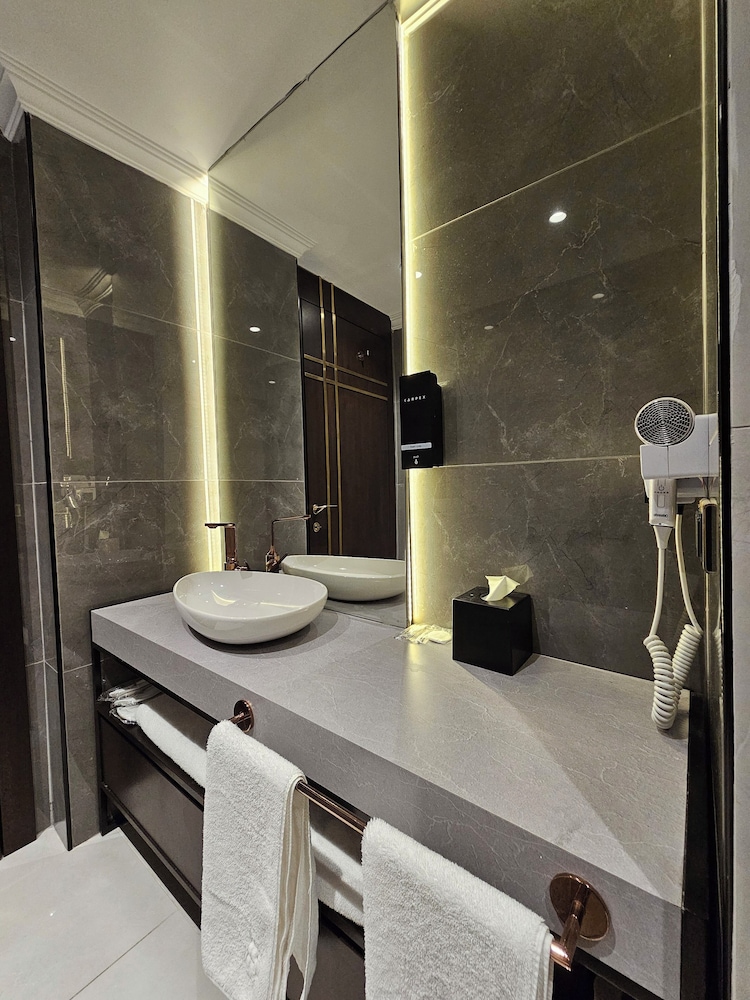 Asur Imperial Hotel 36/38