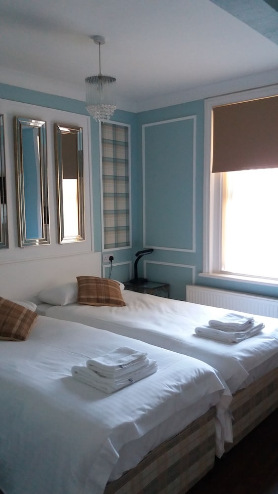 The Groveside Guest House 12/48
