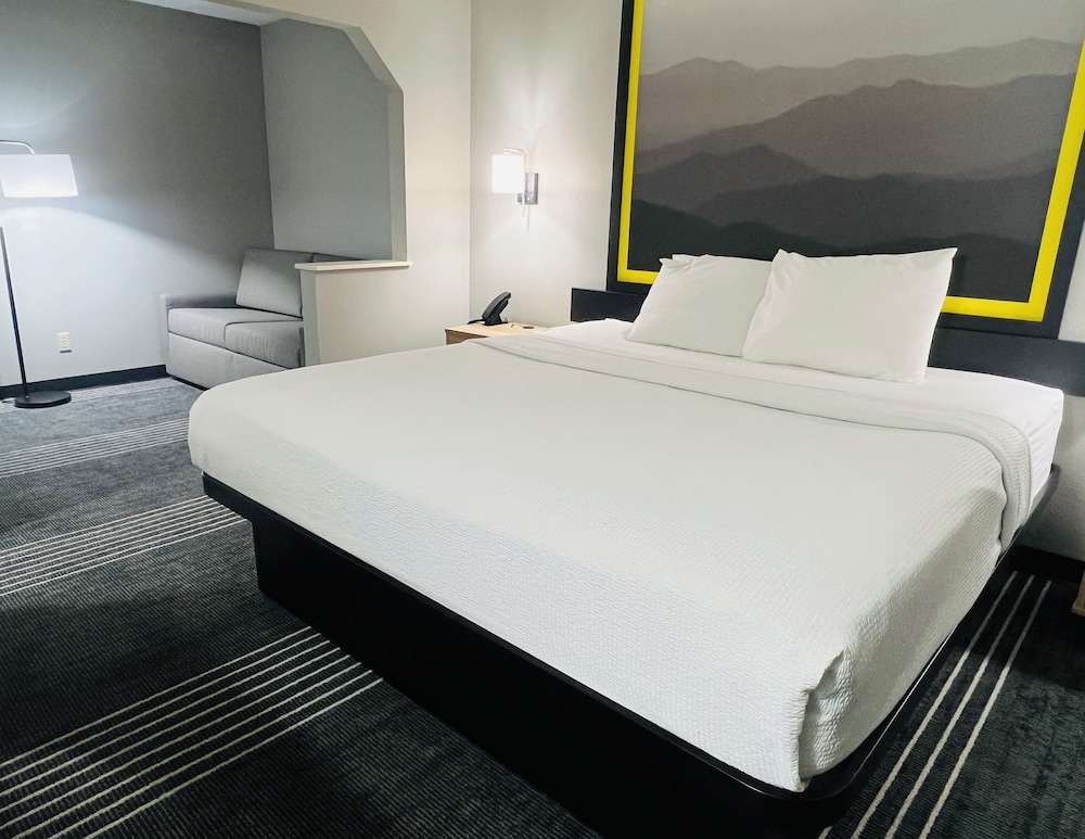 Super 8 by Wyndham Chattanooga East/Hamilton Place 10/47