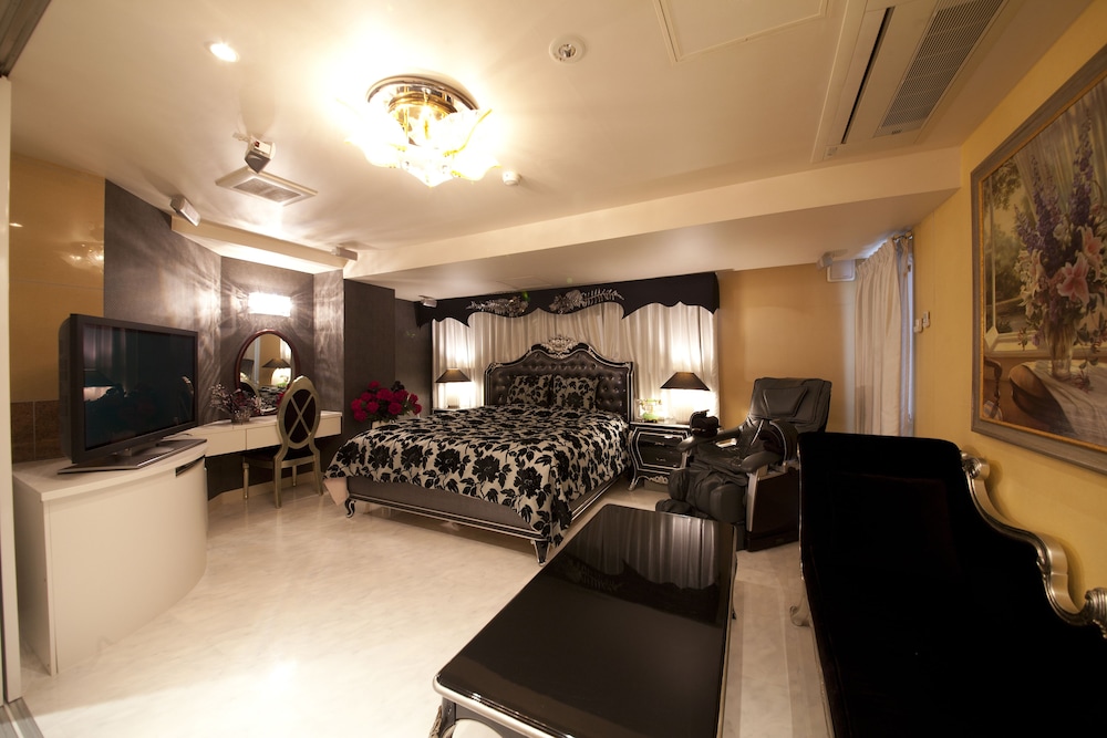 V Hotel - Adults Only 42/50