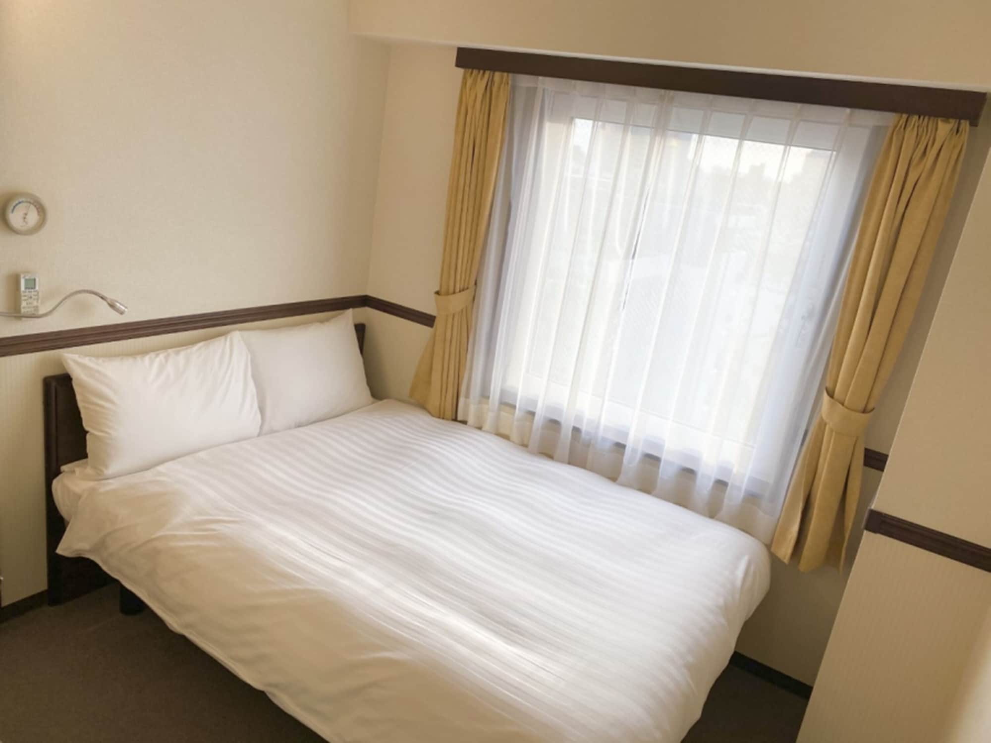 ROOM, DOUBLE BED, SMOKING