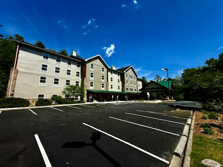 Hampton Inn Suites Cashiers Sapphire Valley 32/56