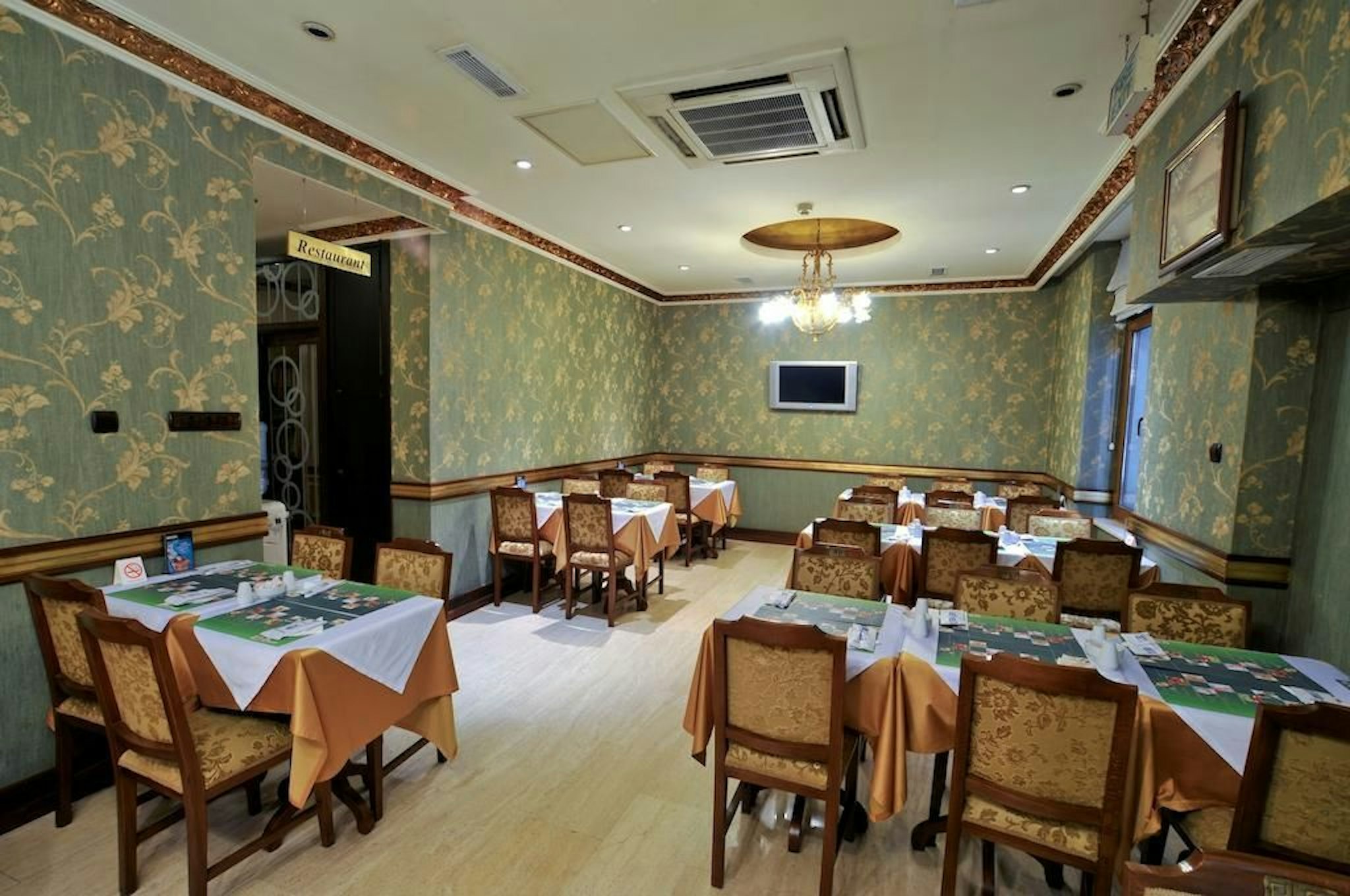 Nil Hotel 57/61
