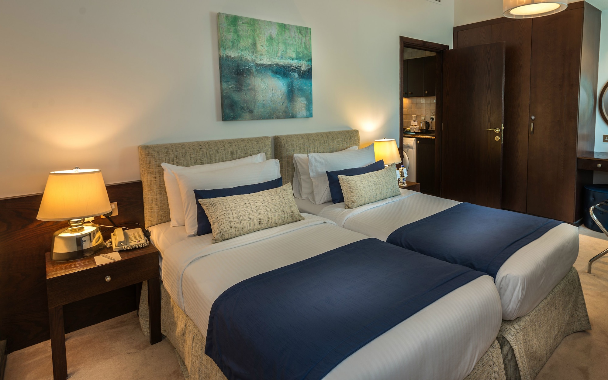 1 BEDROOM, EXECUTIVE, SUITE, KING BED