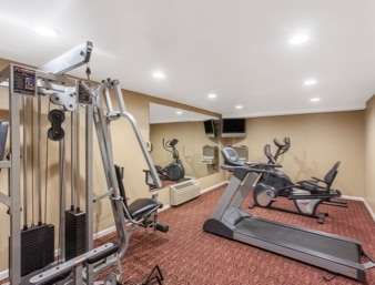 Ramada by Wyndham Fresno North 19/43
