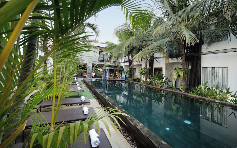 Central Corner D Angkor 72/75