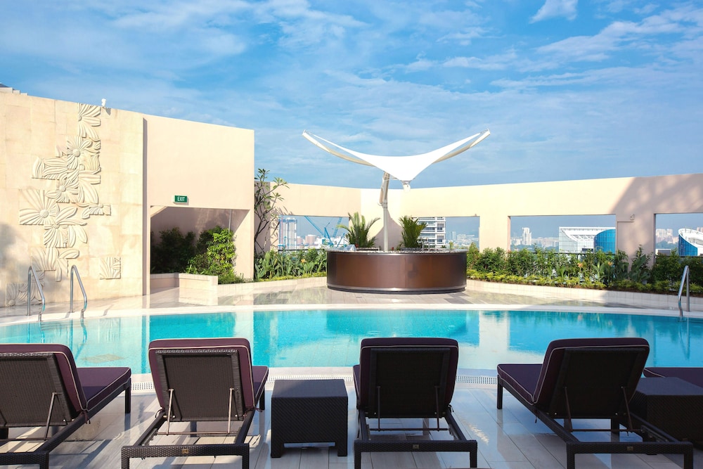 Four Seasons Hotel Singapore 67/72